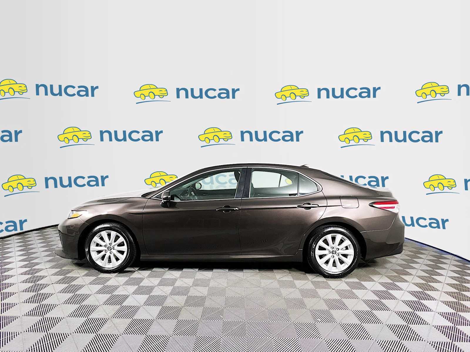 2019 Toyota Camry LE photo 4
