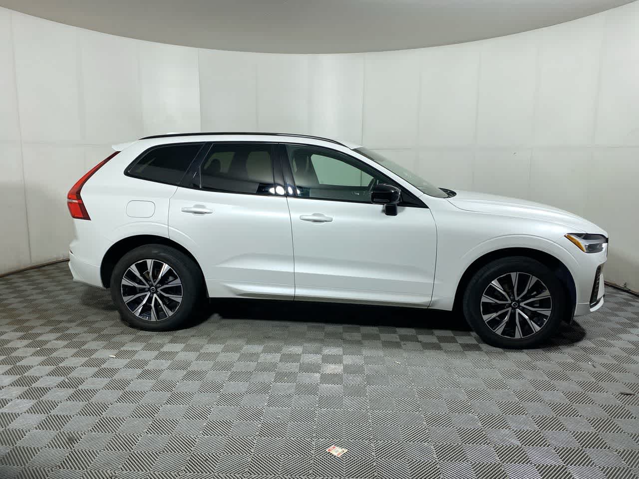 2024 Volvo XC60 Core photo 9