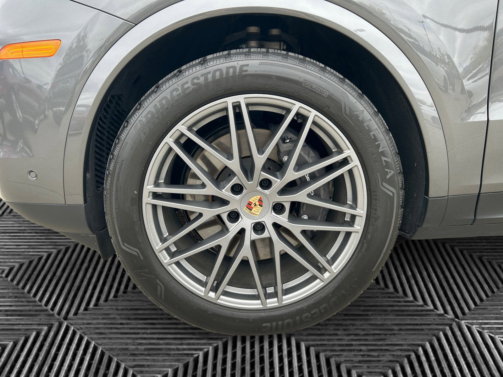 2025 Porsche Cayenne Coupe Base photo 14