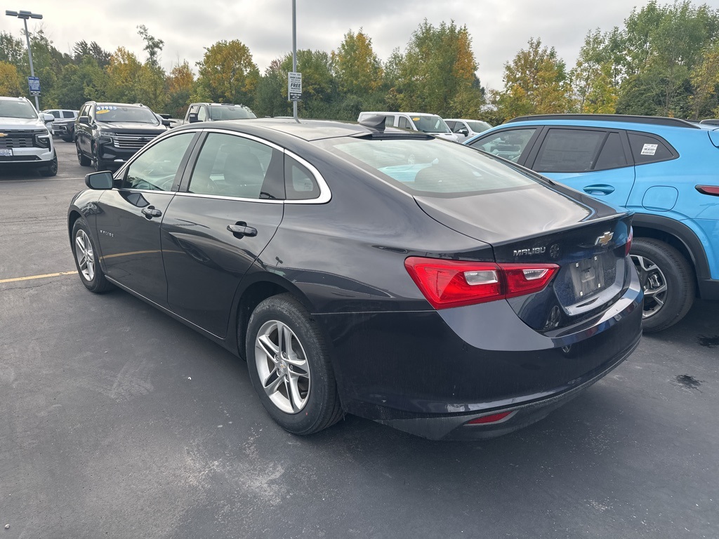 2022 Chevrolet Malibu photo 3