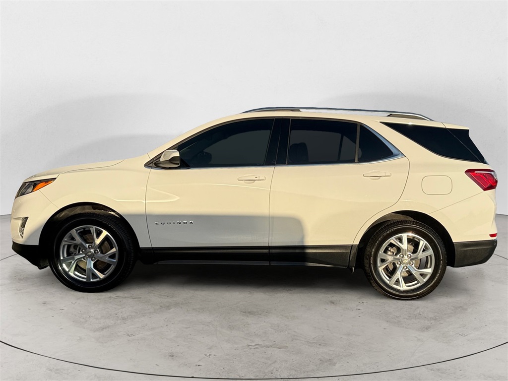 2020 Chevrolet Equinox LT photo 2