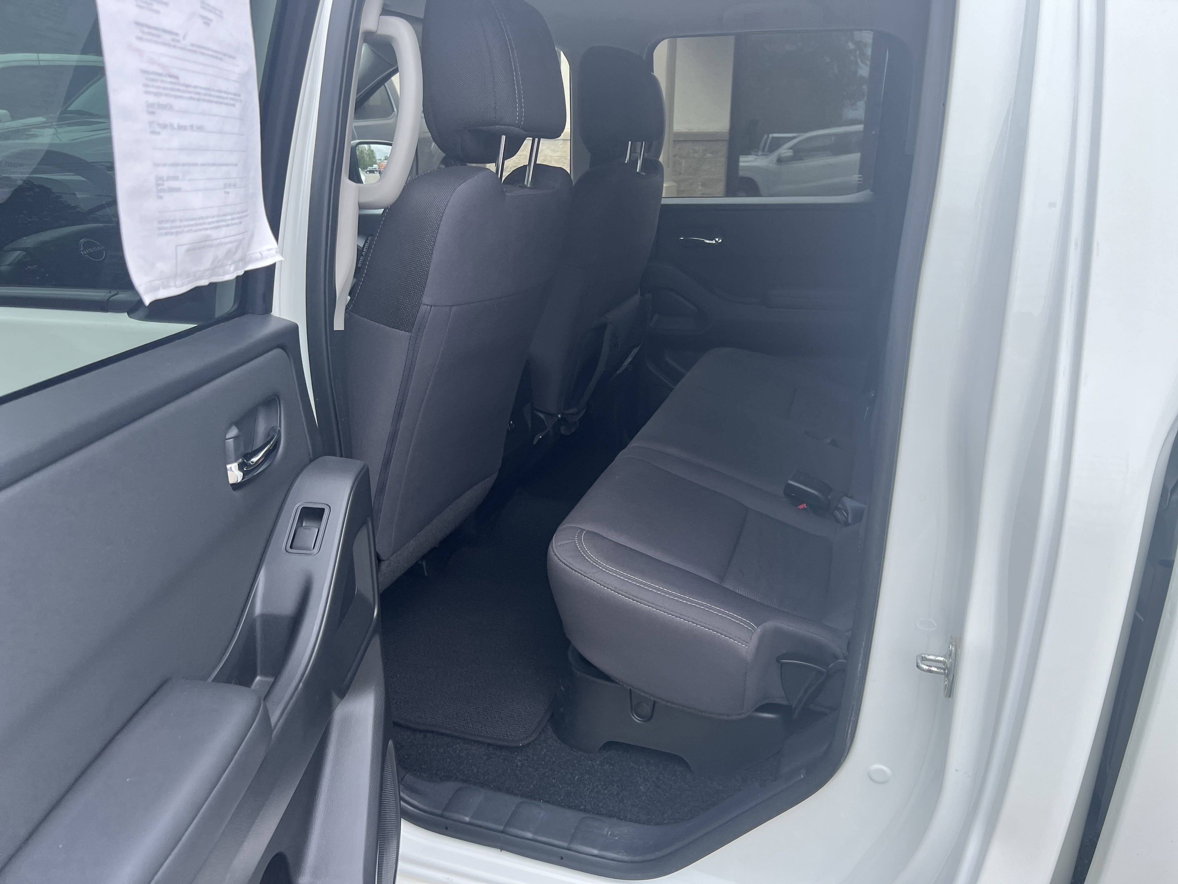 2024 Nissan Frontier Crew Cab SV photo 2