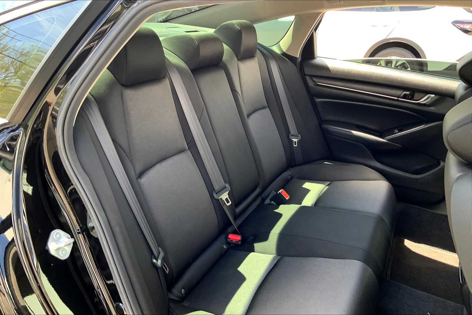 2022 Honda Accord LX photo 17