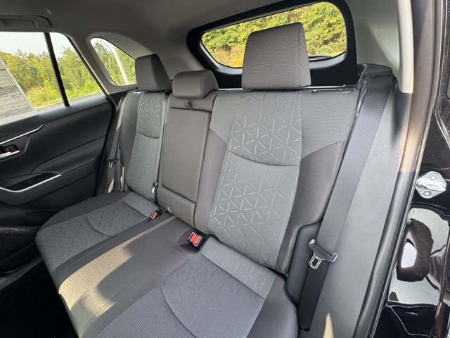 2025 Toyota RAV4 XLE photo 12