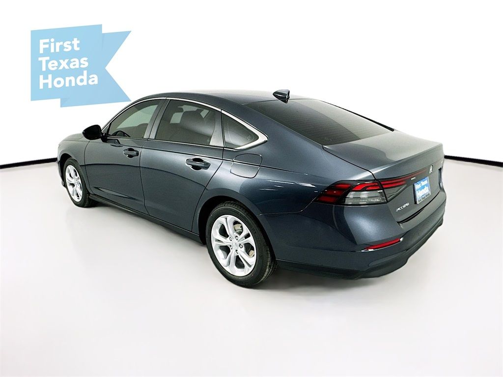 2025 Honda Accord LX photo 5