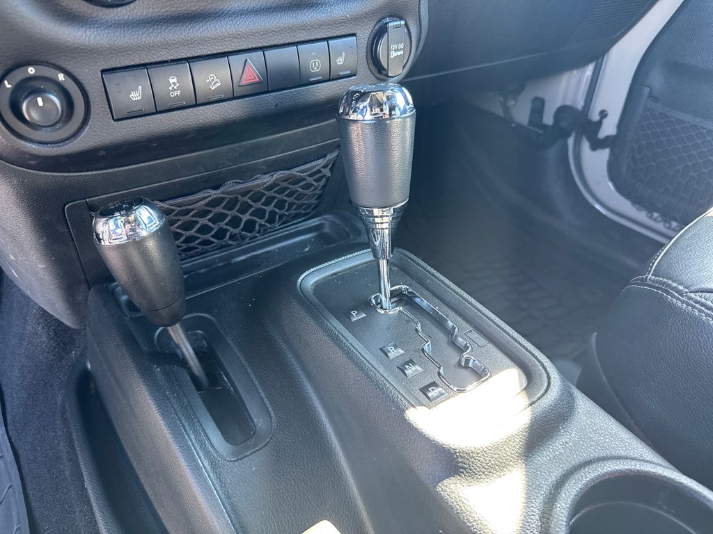 2018 Jeep Wrangler Unlimited Altitude photo 25