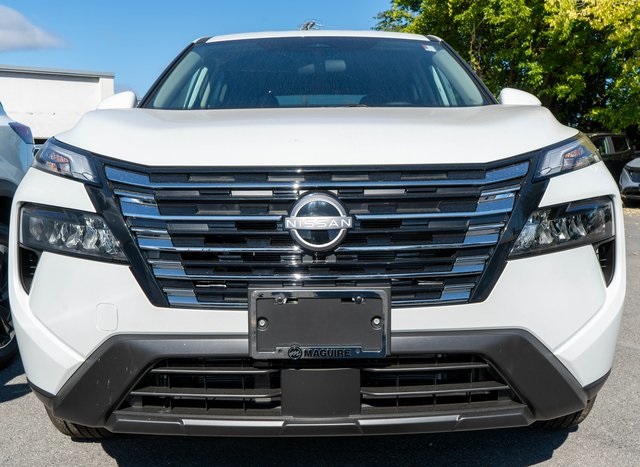 2026 Nissan Rogue SV photo 2