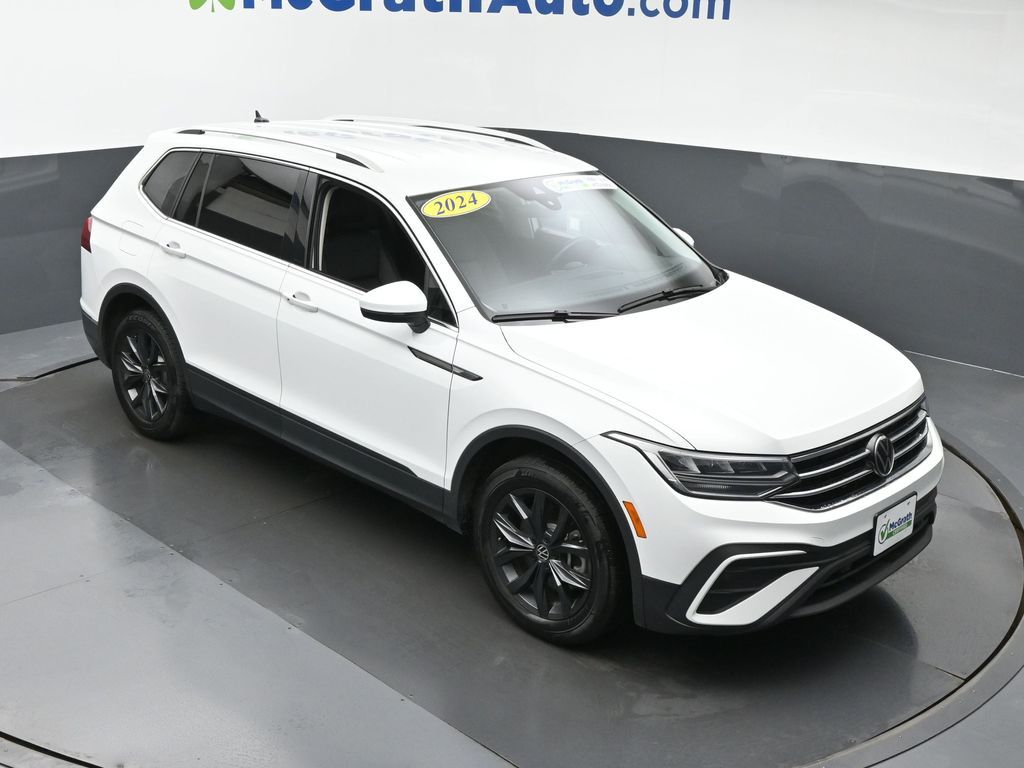 2024 Volkswagen Tiguan SE Wolfsburg Edition photo 2