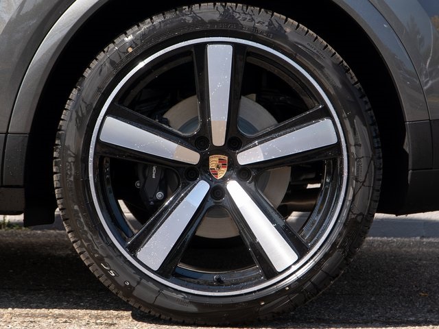 2026 Porsche Cayenne E-Hybrid photo 12