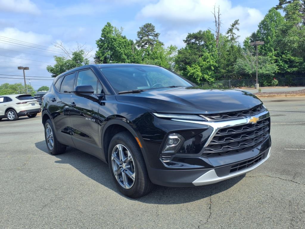 2023 Chevrolet Blazer 2LT photo 2