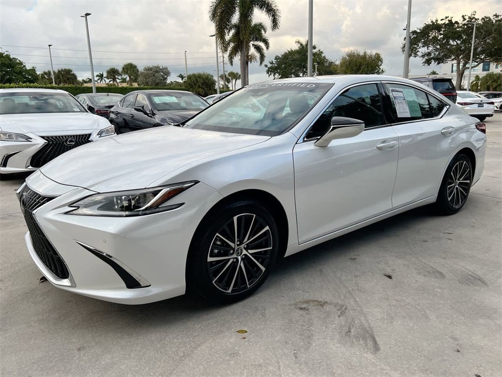 2025 Lexus ES 350 photo 3