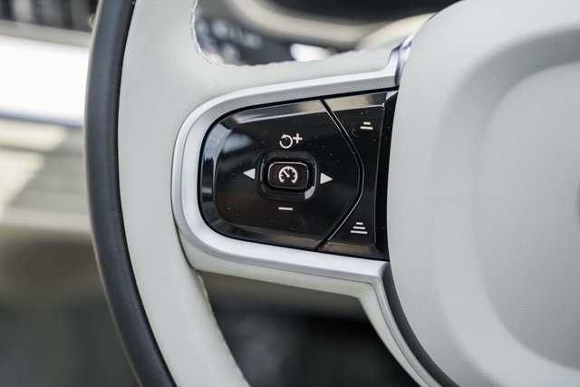 2026 Volvo XC60 Hybrid T8 photo 24
