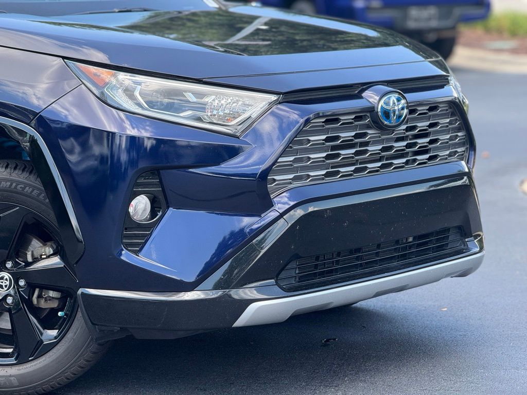 2021 Toyota RAV4 Hybrid XSE photo 2