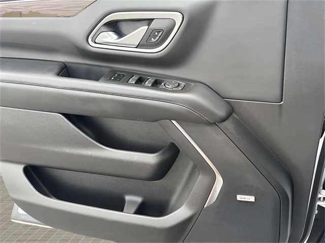 2022 Chevrolet Suburban LT photo 22
