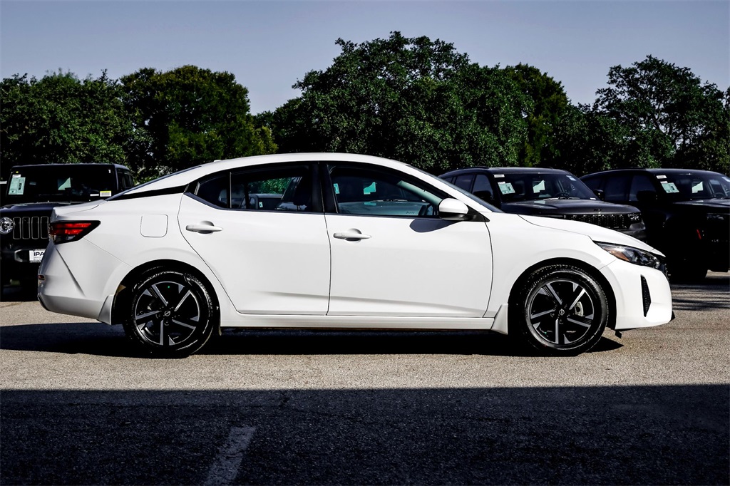 2025 Nissan Sentra SV photo 3