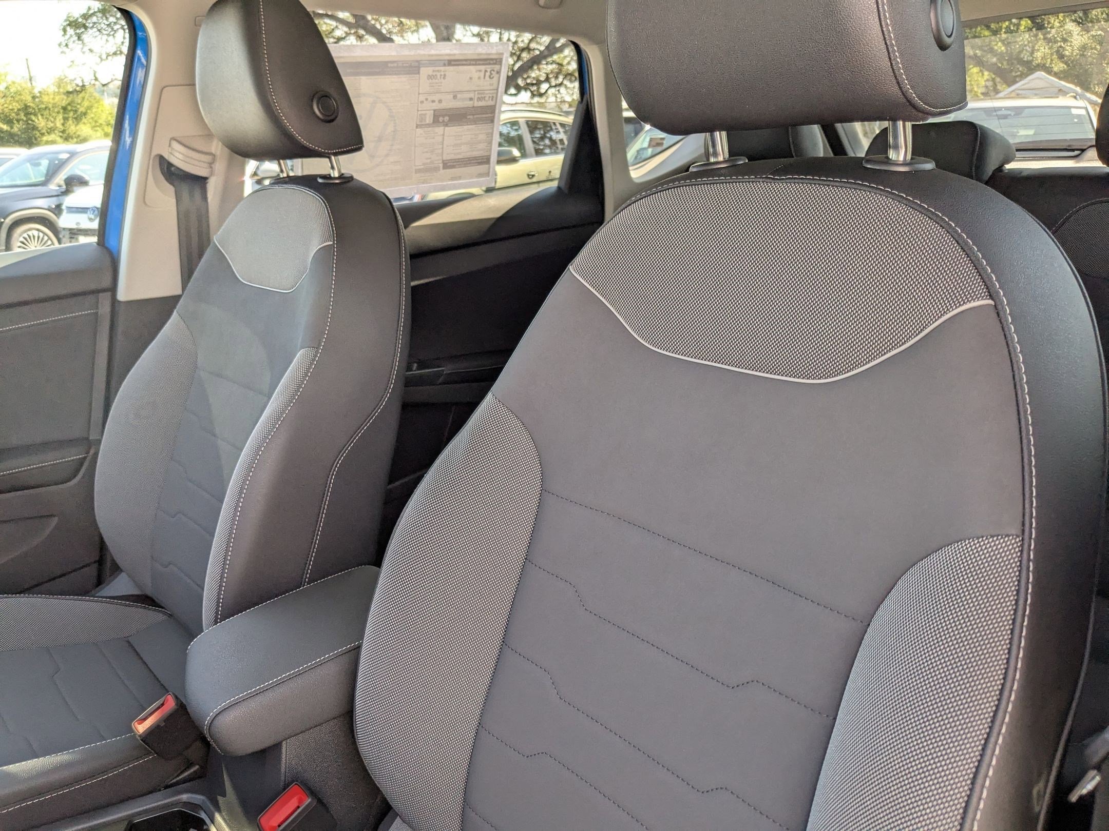 2025 Volkswagen Taos SE photo 3