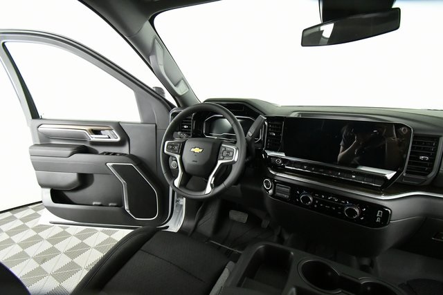 2025 Chevrolet Silverado 3500HD LT photo 17