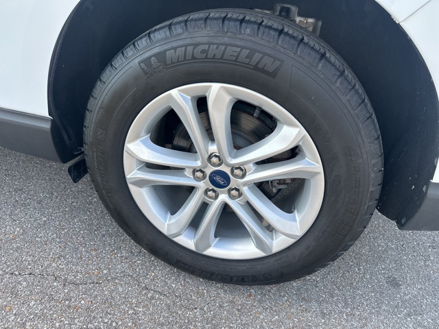 2019 Ford Edge SEL photo 23