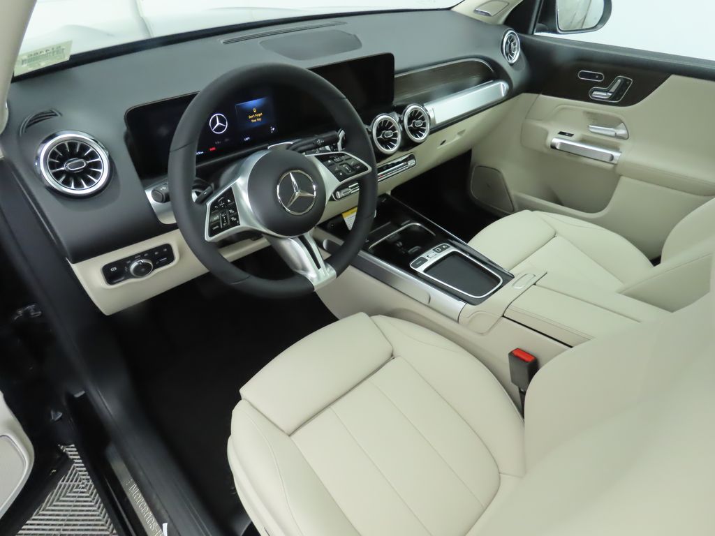 2026 Mercedes Benz GLB 250 photo 9