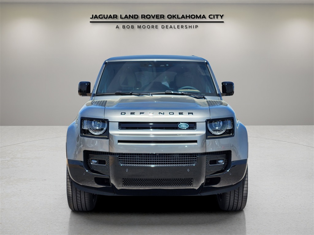 2025 Land Rover Defender X-Dynamic SE photo 2