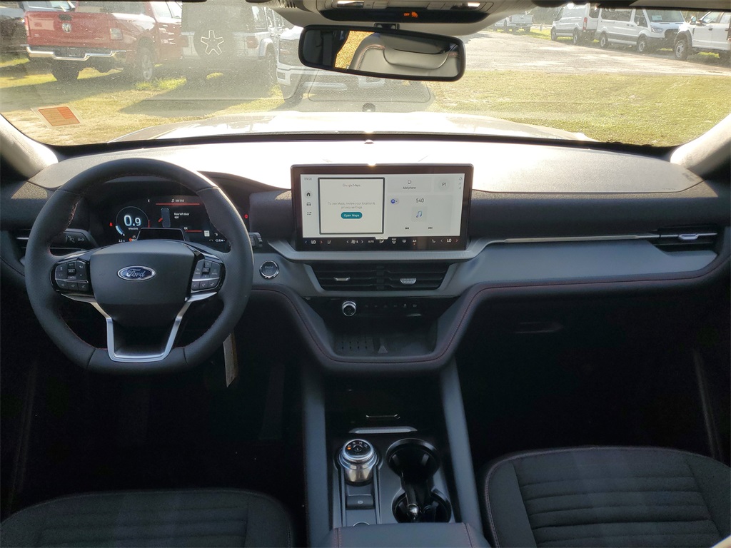 2025 Ford Explorer ST-Line photo 18