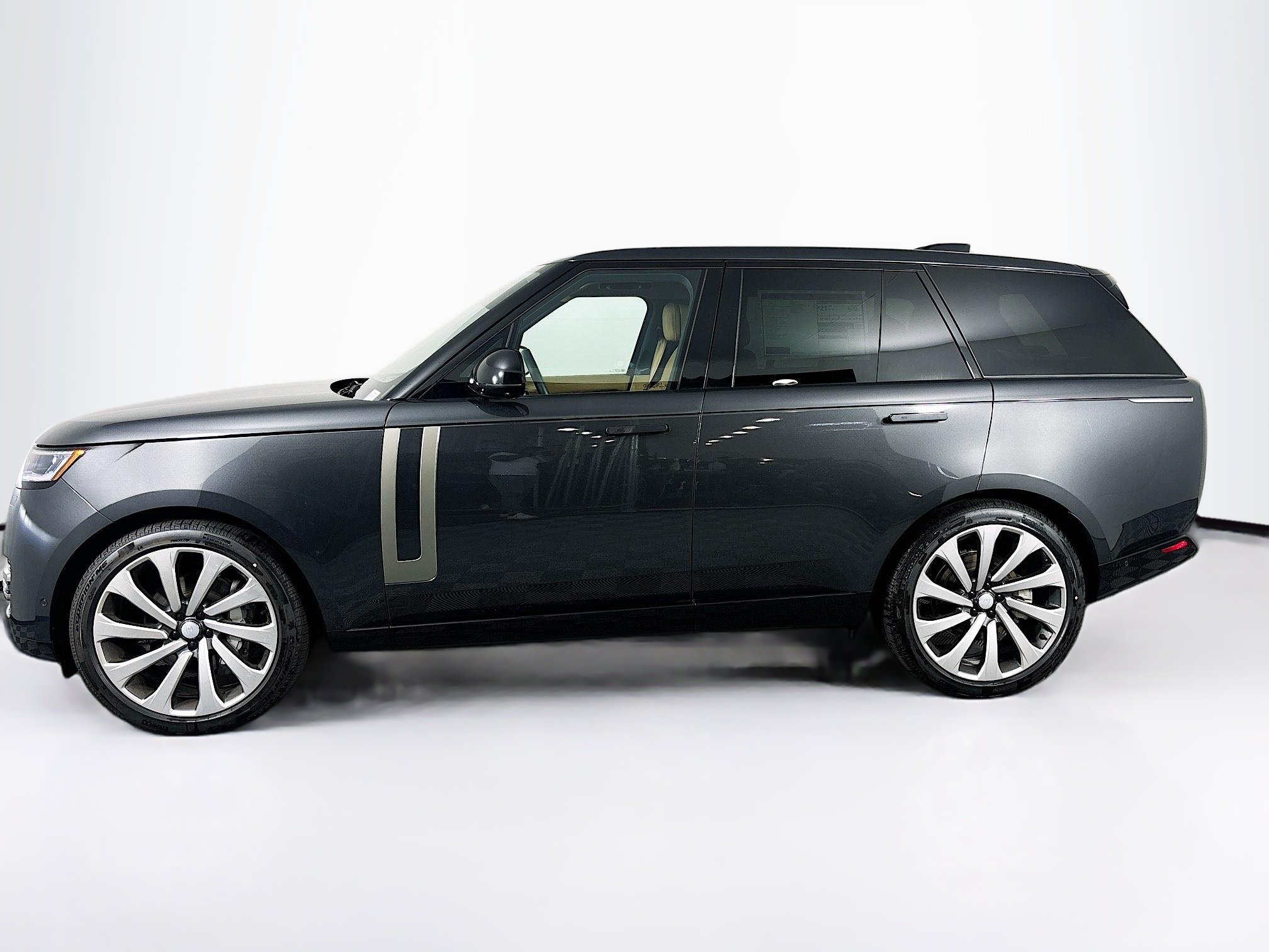 2025 Land Rover Range Rover SE photo 6