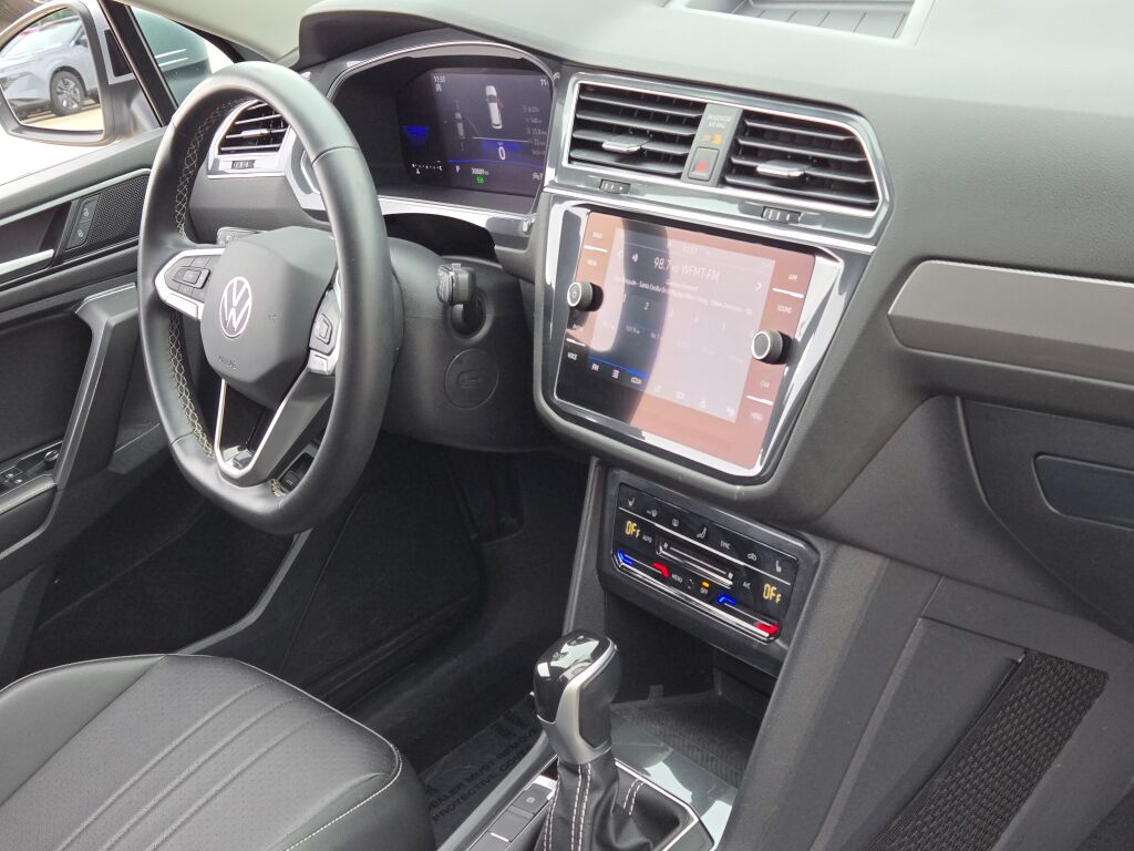 2022 Volkswagen Tiguan SE photo 4