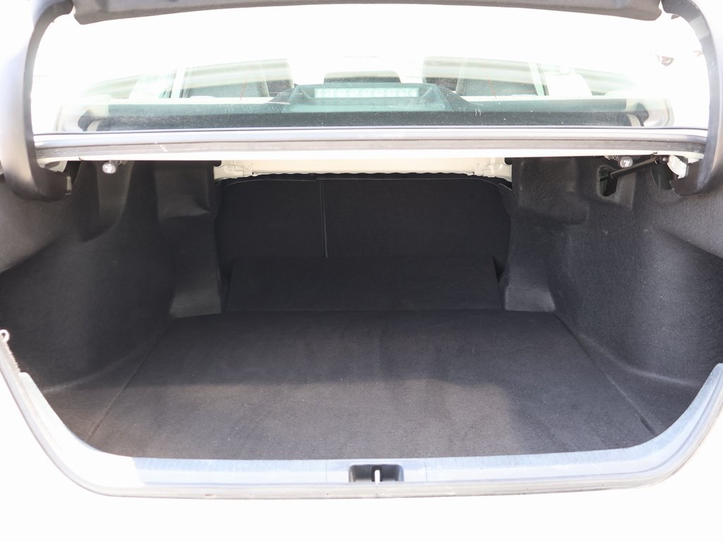 2022 Toyota Camry SE photo 14