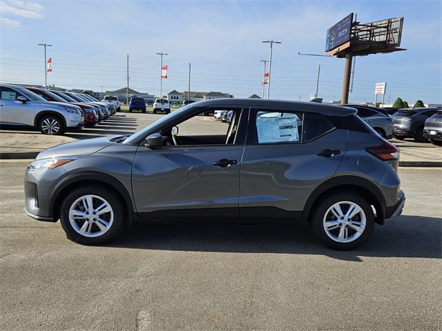 2025 Nissan Kicks Play S photo 3
