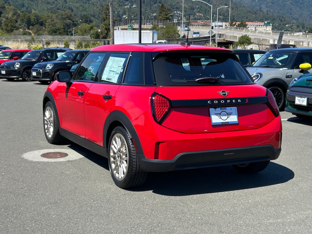 2025 Mini Cooper 4 Door Hardtop Signature photo 3