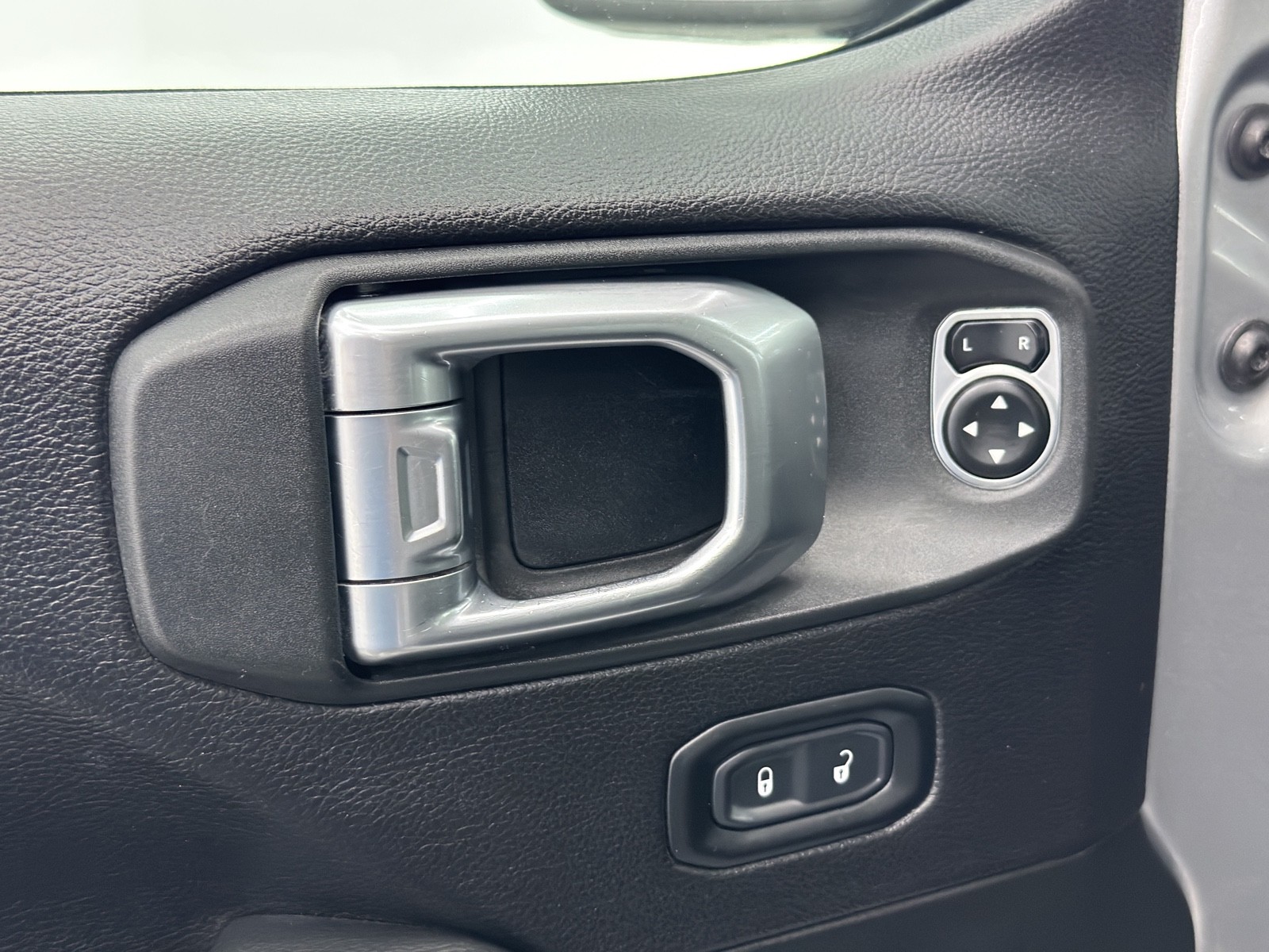 2020 Jeep Gladiator Overland photo 49