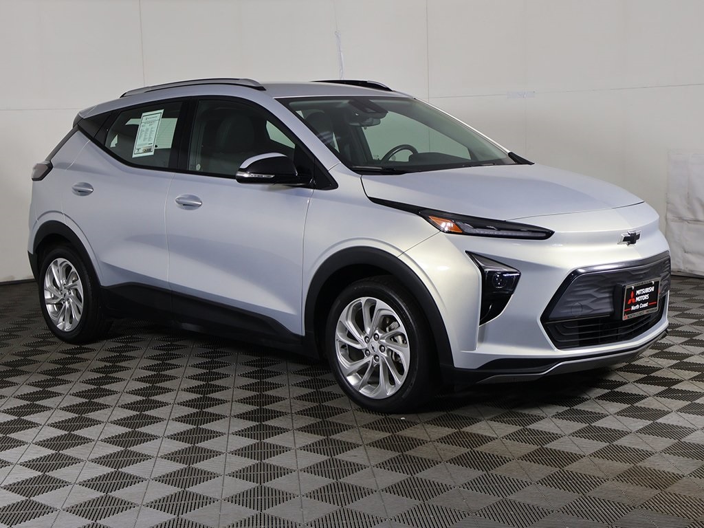 Used 2023 Chevrolet Bolt EUV LT with VIN 1G1FY6S0XP4175452 for sale in Bedford, OH