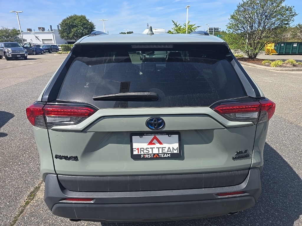 2022 Toyota RAV4 Hybrid XLE photo 6