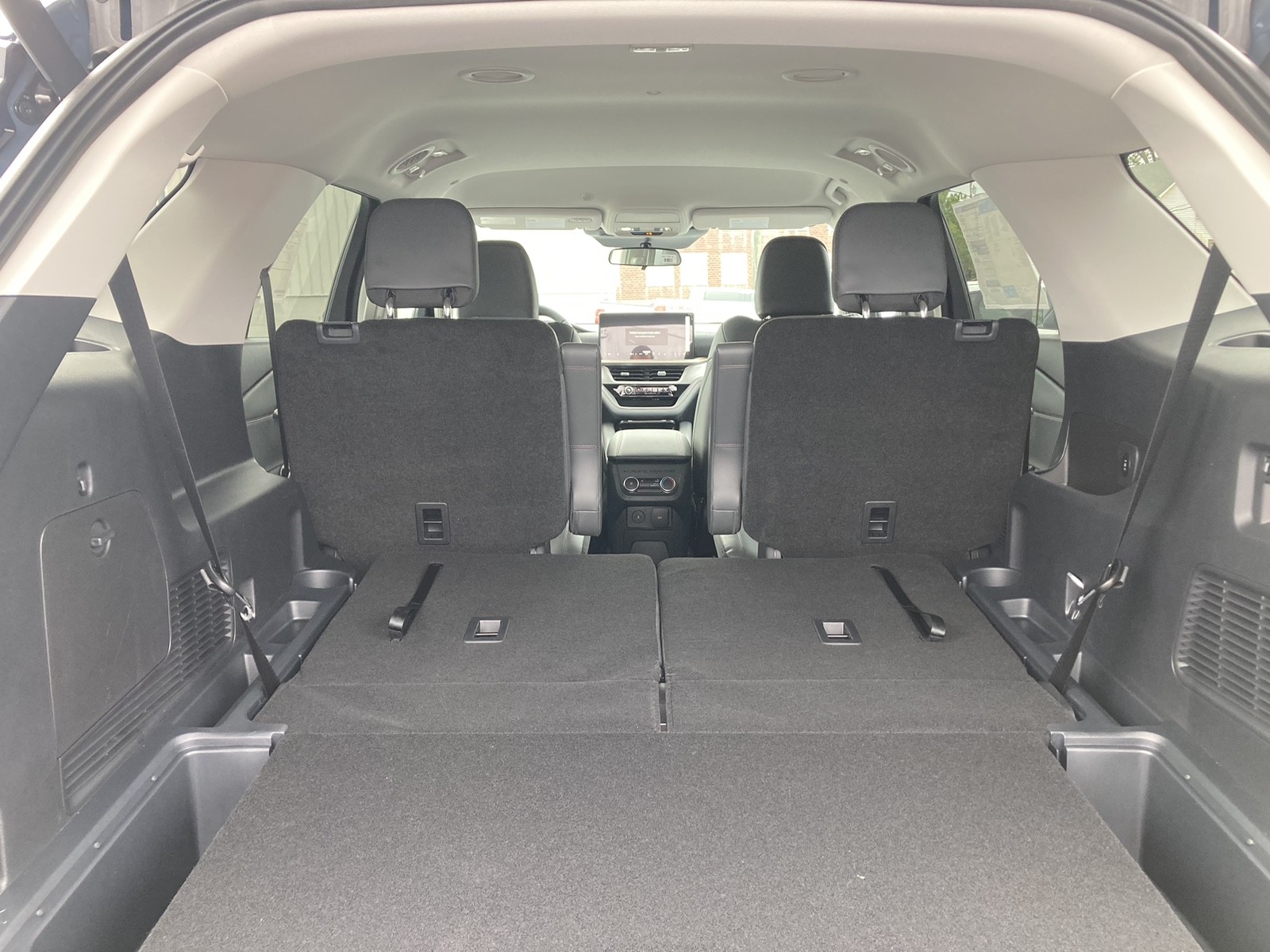2025 Ford Explorer photo 3