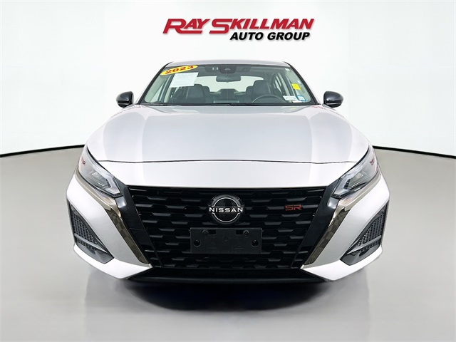 2023 Nissan Altima 2.5 SR photo 2
