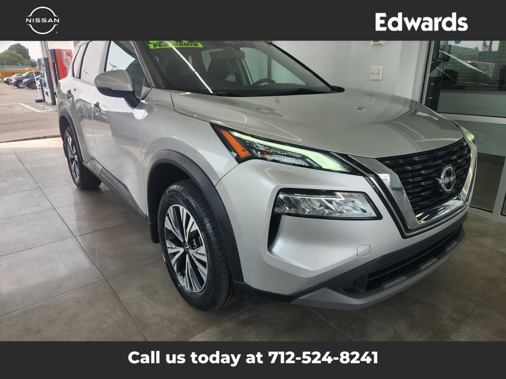 2022 Nissan Rogue SV photo 2