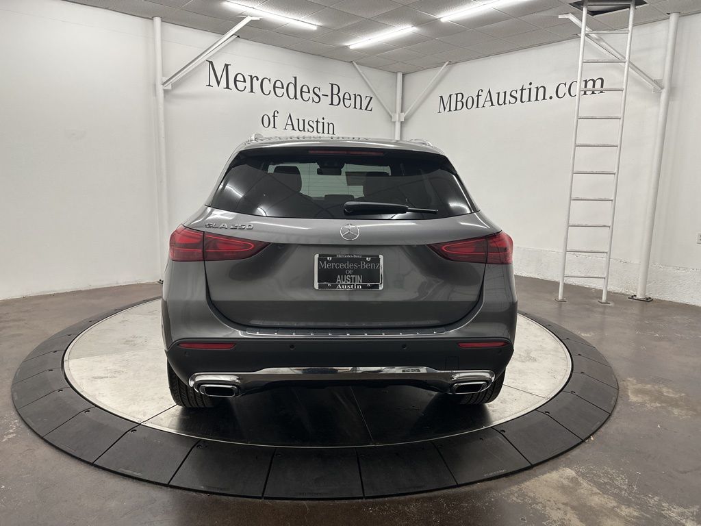 2025 Mercedes Benz GLA 250 photo 2