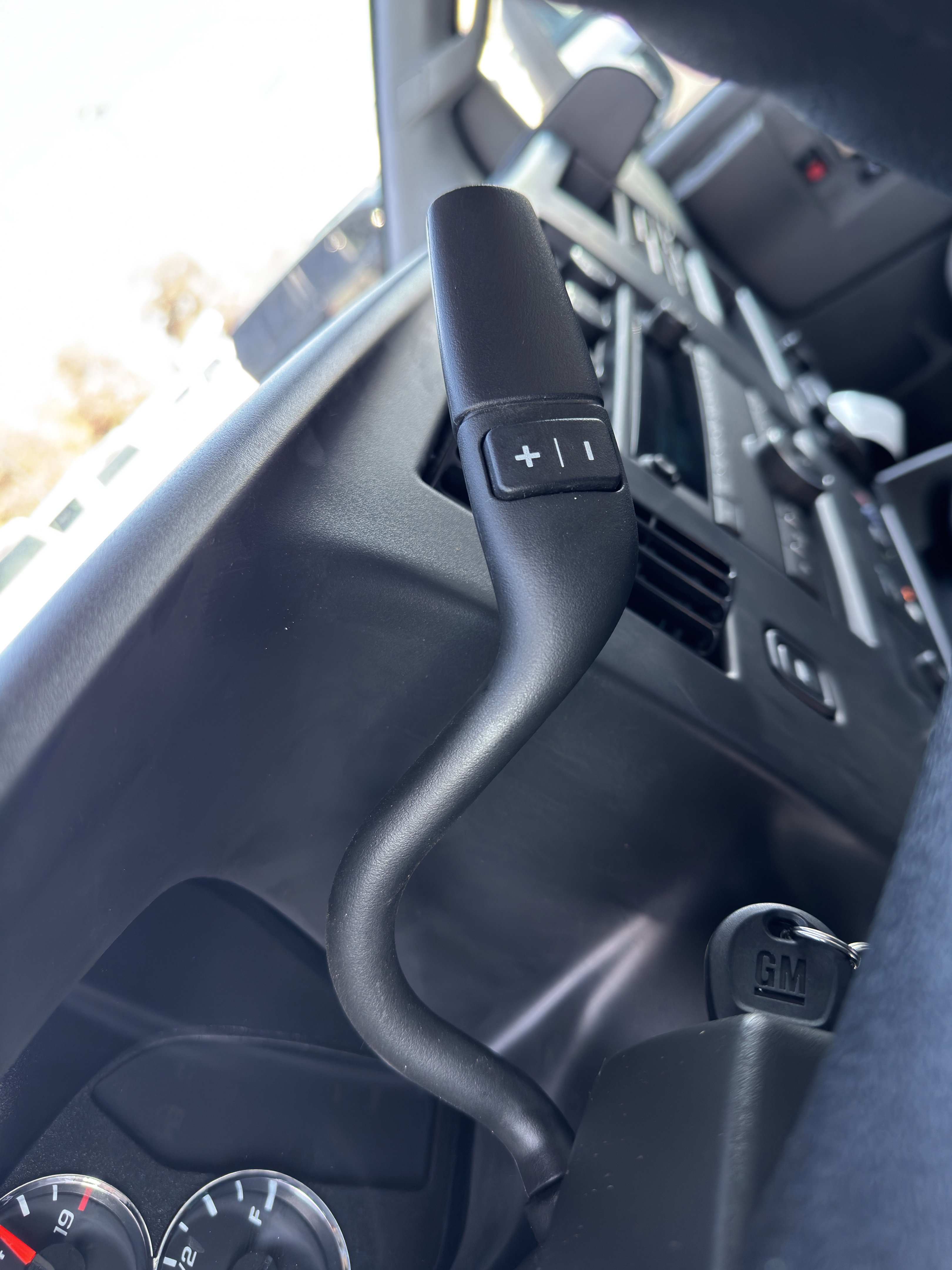 2025 Chevrolet Express Cutaway 3500 photo 3