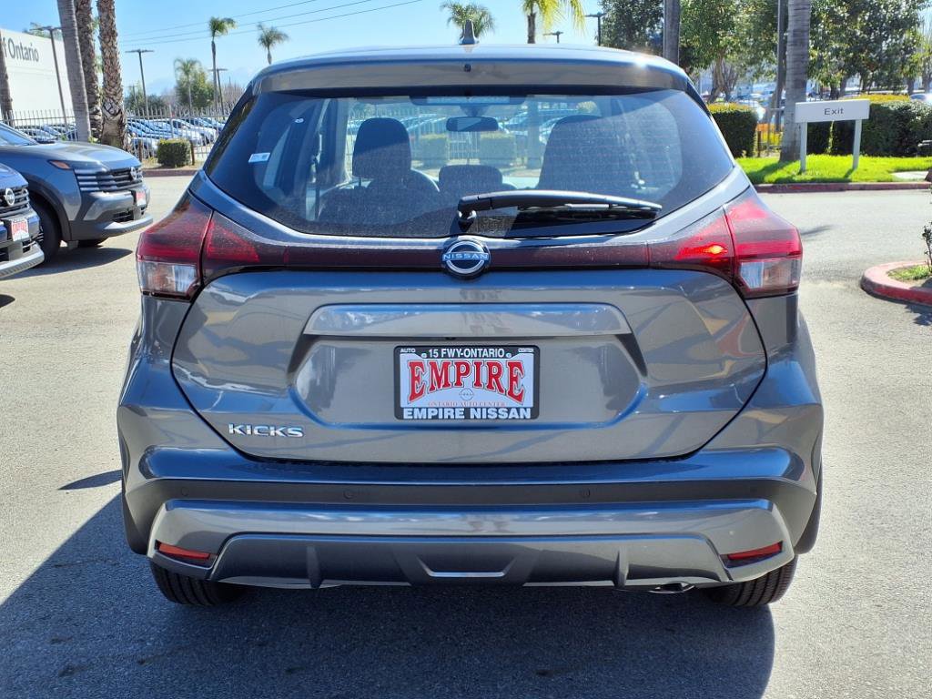 2025 Nissan Kicks Play S photo 4