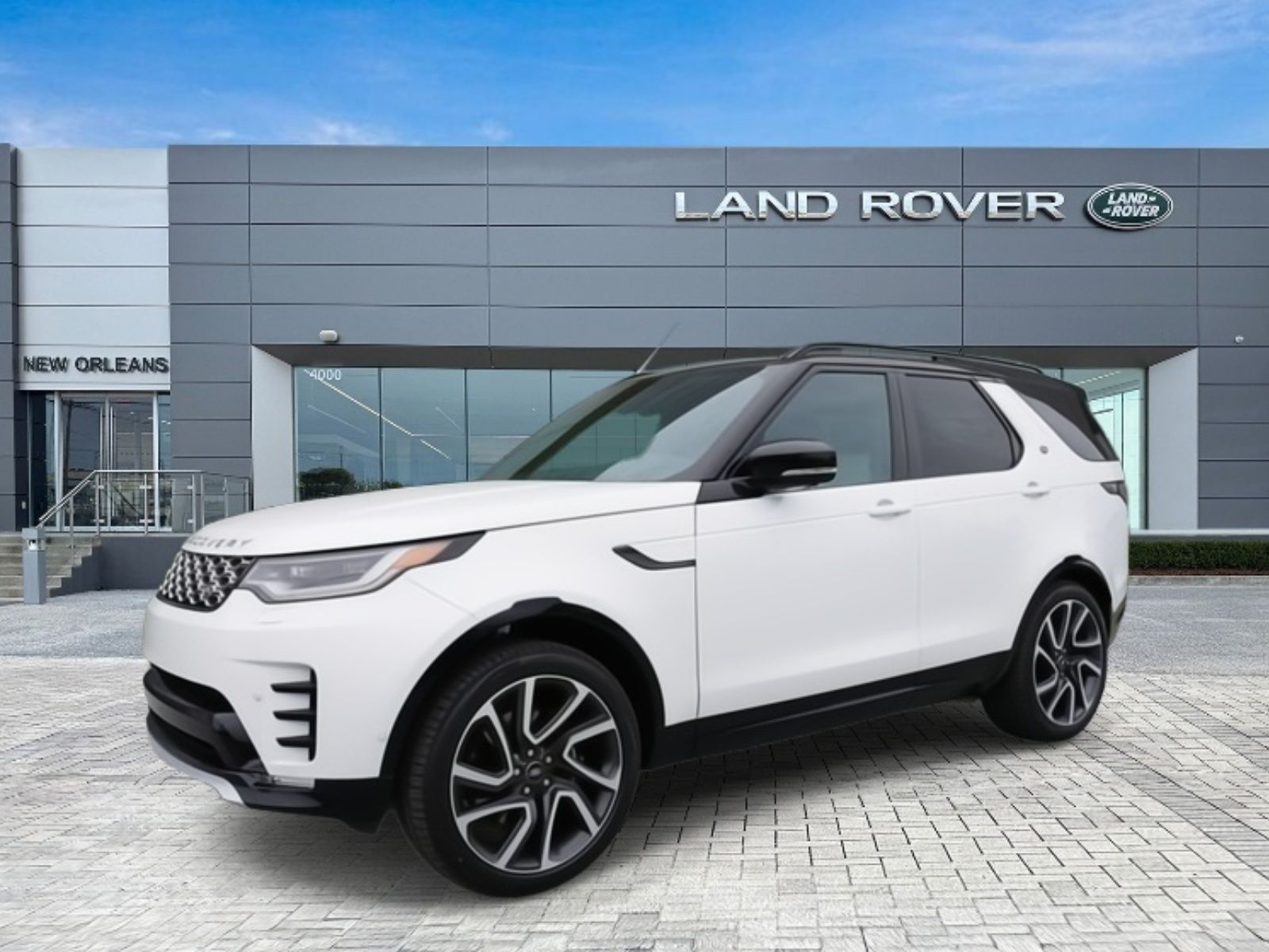 2024 Land Rover Discovery Metropolitan Edition's photo