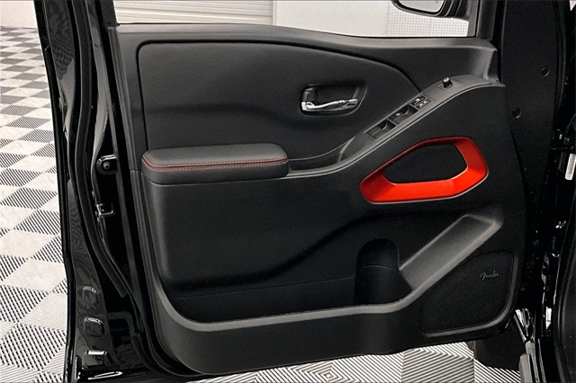 2025 Nissan Frontier PRO-4X photo 30