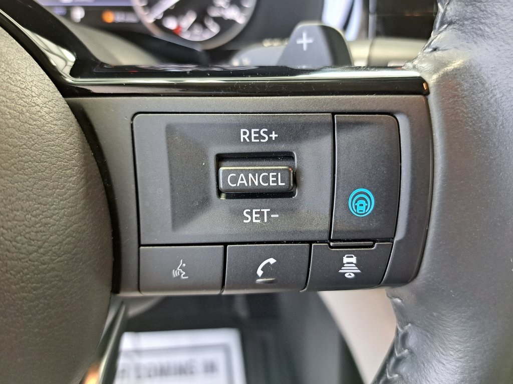 2022 Nissan Pathfinder SV photo 9
