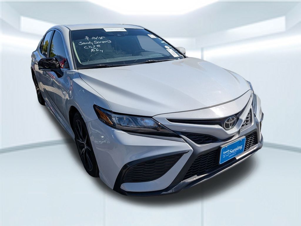 2023 Toyota Camry SE photo 3