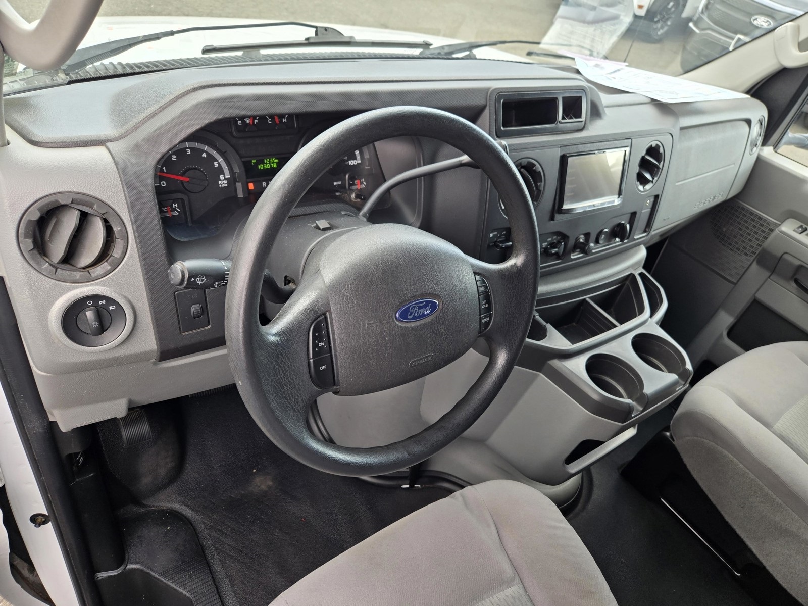2012 Ford E-250 Cargo photo 19