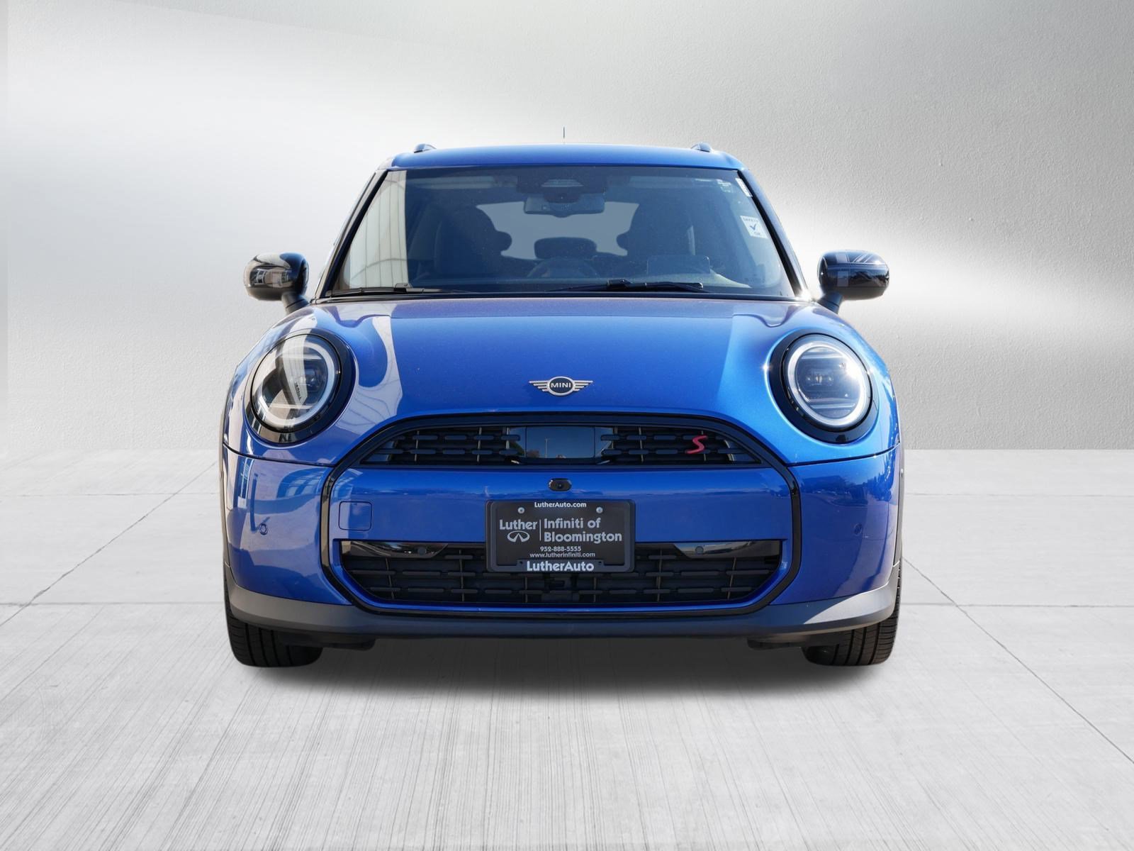 2025 Mini Cooper 4 Door Hardtop S Iconic photo 2