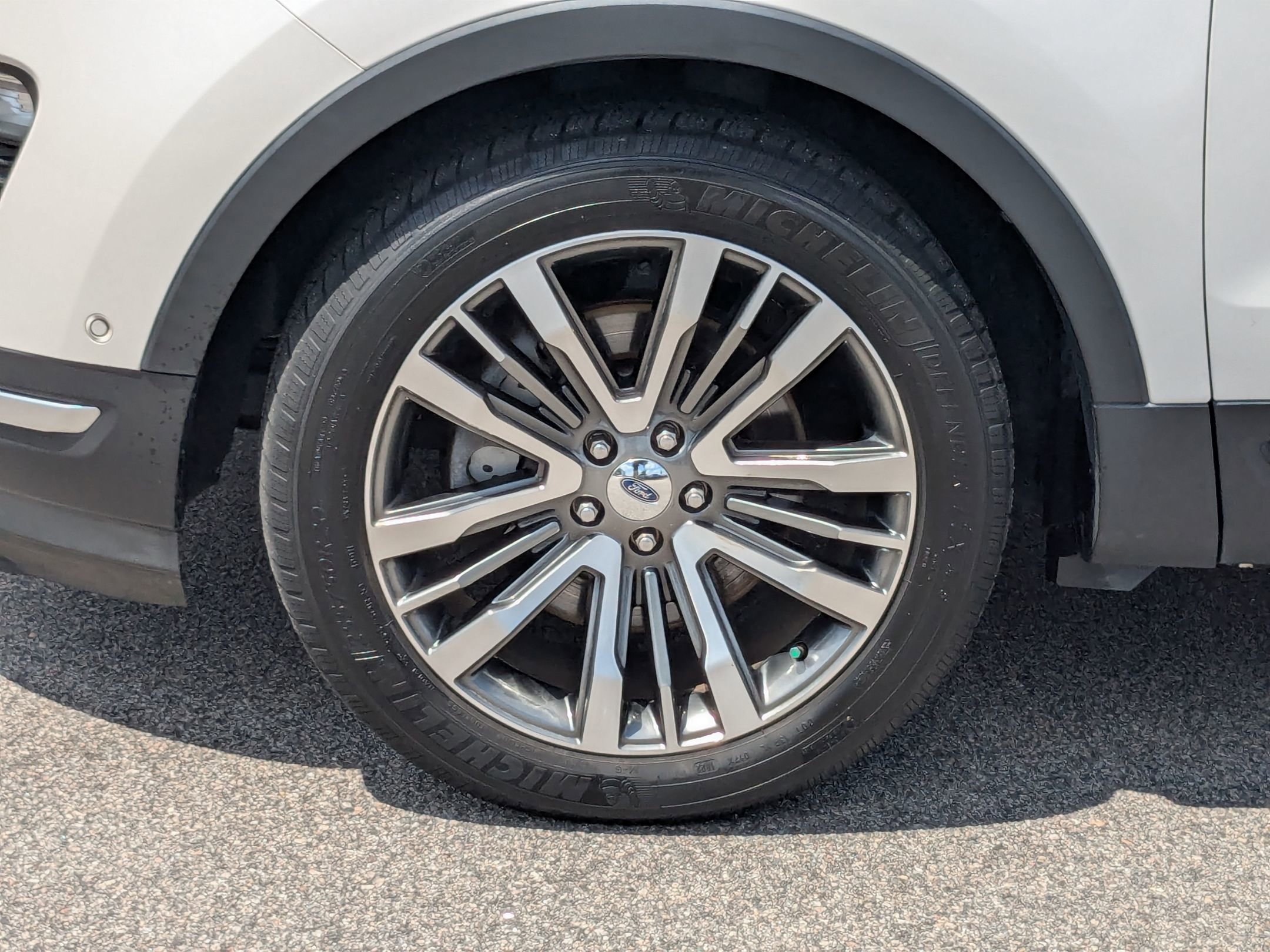 2018 Ford Explorer Platinum photo 2