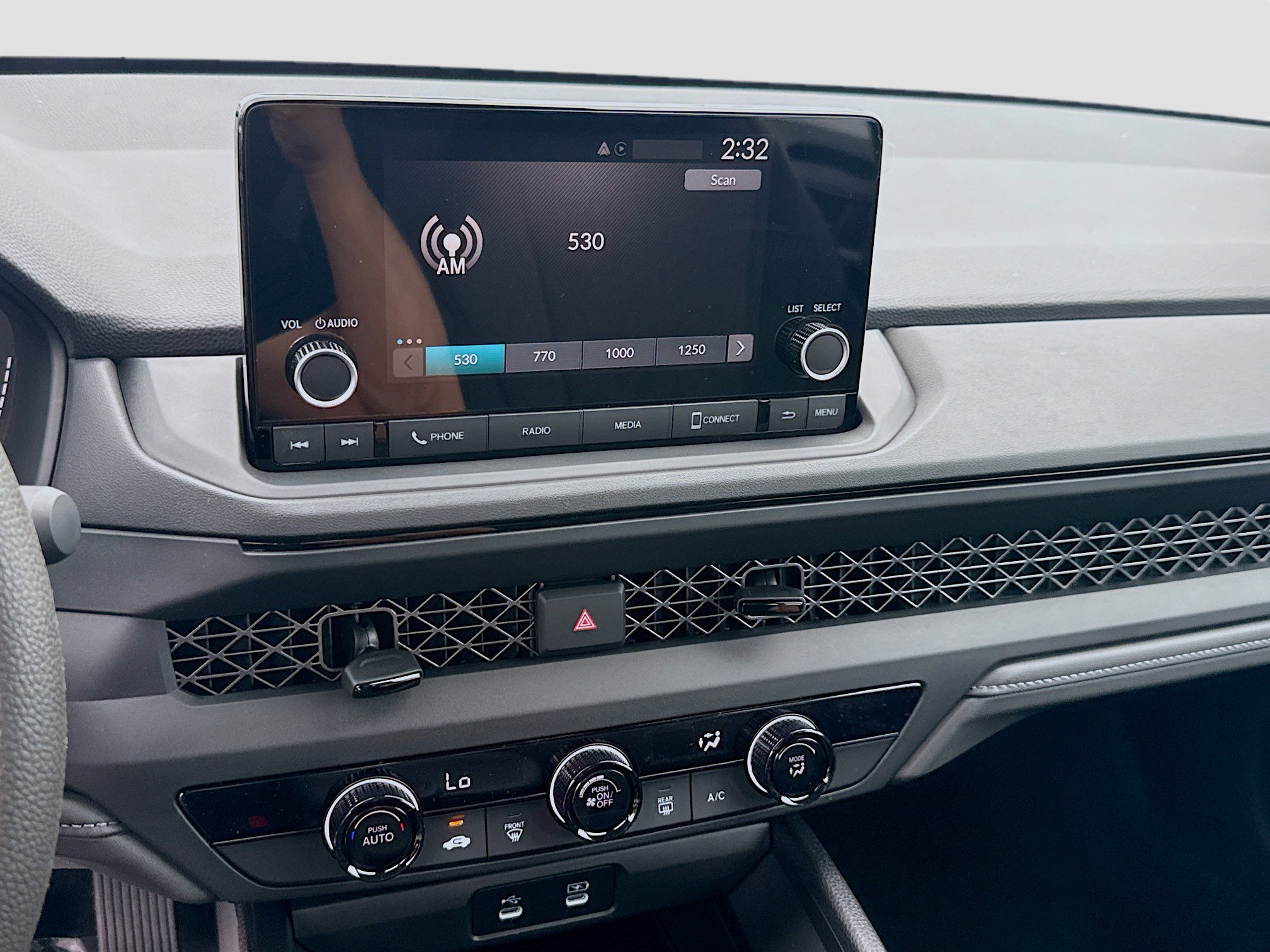 2025 Honda Accord LX photo 10