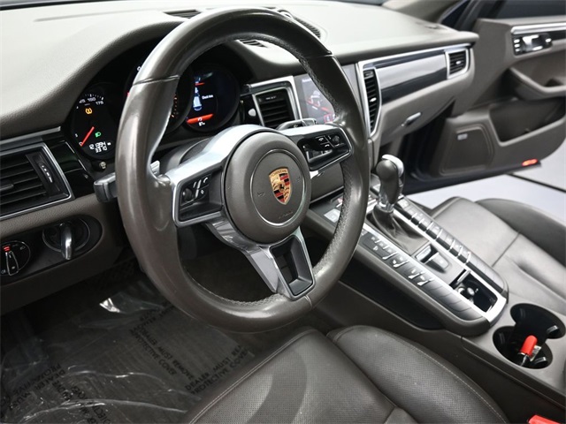 2018 Porsche Macan Base photo 2