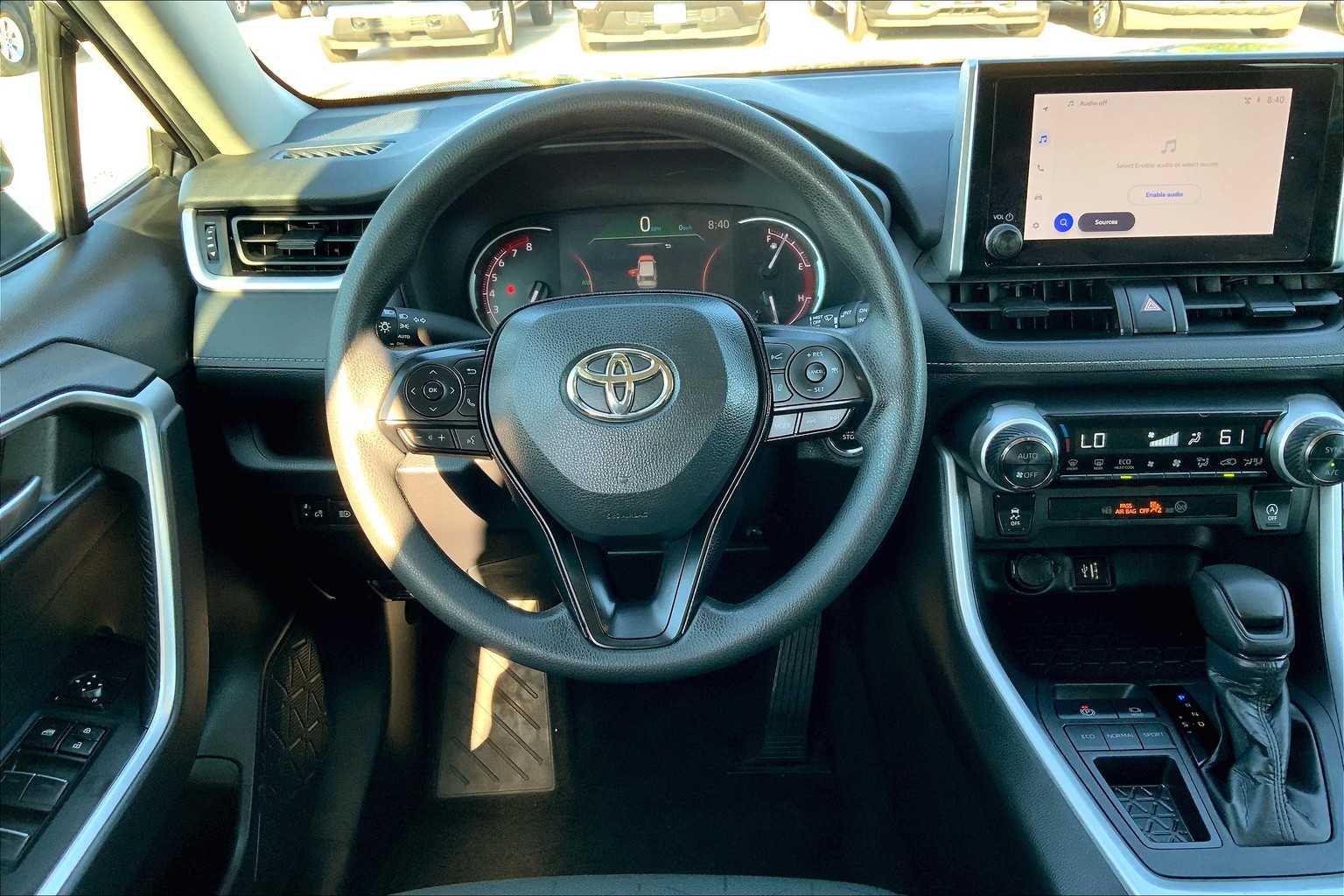 2024 Toyota RAV4 XLE photo 5