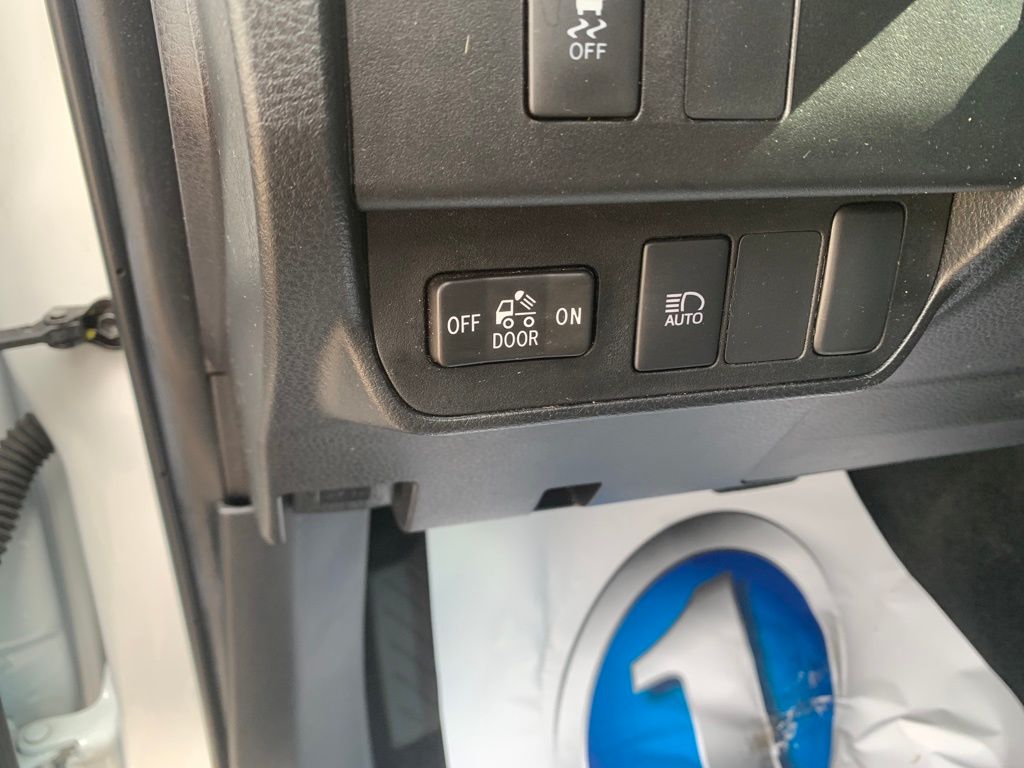 2023 Toyota Tacoma SR5 photo 12
